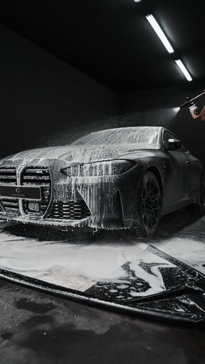 Lavage et soin extérieur carrosserie professionnel avec mousse